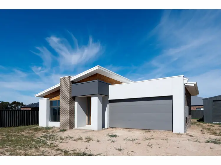9 Mitchell Road, Stratford VIC 3862