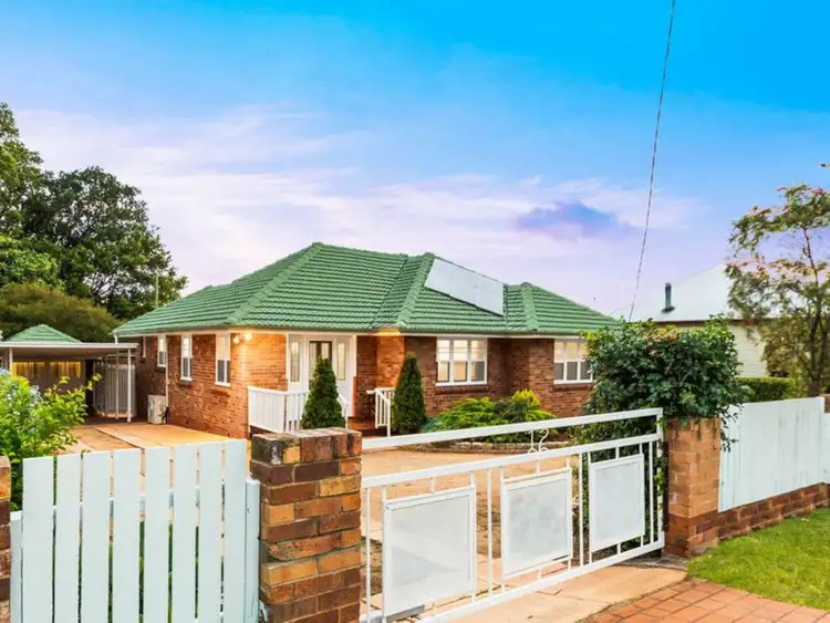 12 Robinson Street, North Toowoomba QLD 4350