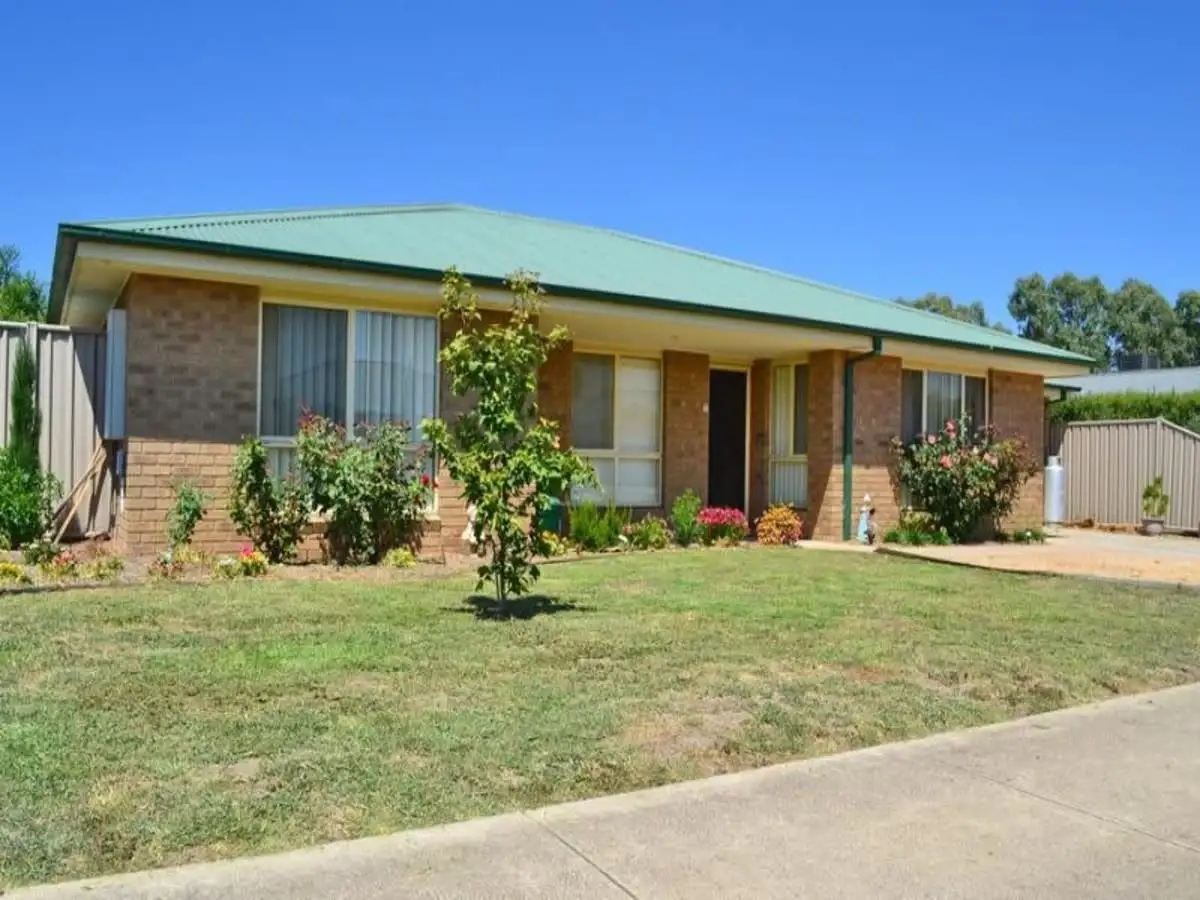 Main view of Homely townhouse listing, 2/4 Cambridge Drive, Mansfield VIC 3722