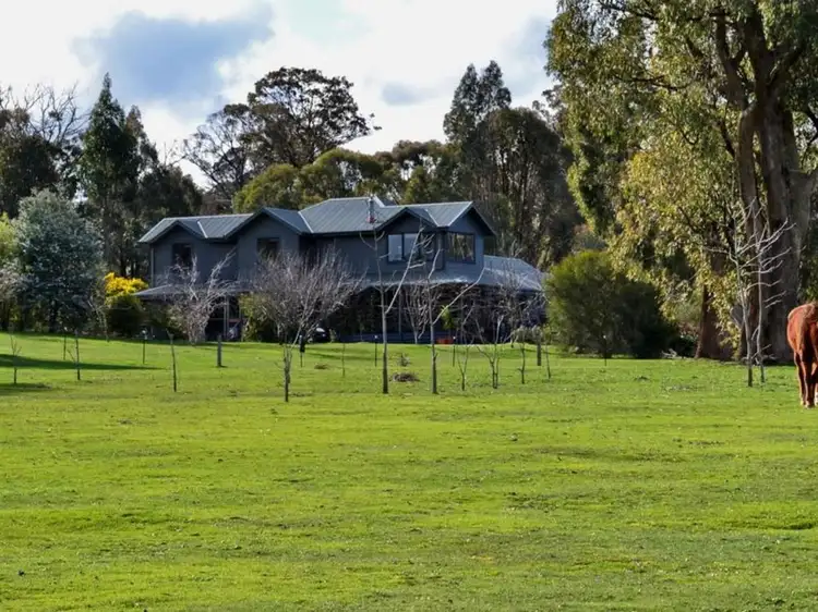 25 Bushland Close, Tolmie VIC 3723
