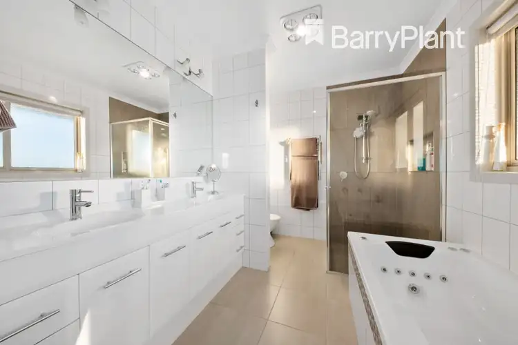 Sixth view of Homely house listing, 2 Kamanari Court, Drouin VIC 3818