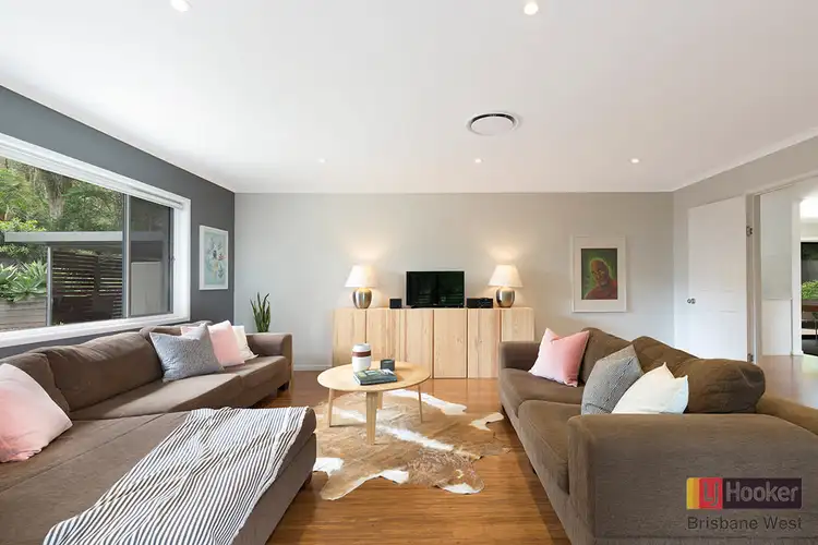 5 Azure Court, Bellbowrie QLD 4070