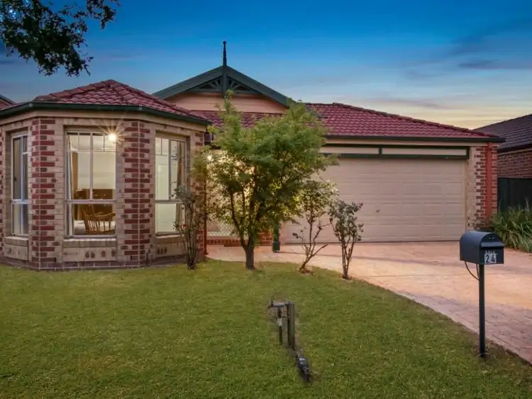 24 Kenton Walk, Narre Warren South VIC 3805