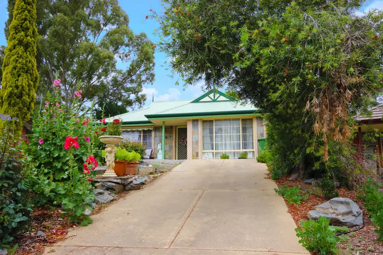 8 McKinnon Park, Clare SA 5453