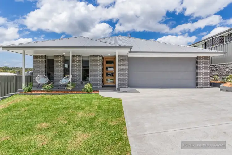 35 Floresta Crescent, Cameron Park NSW 2285
