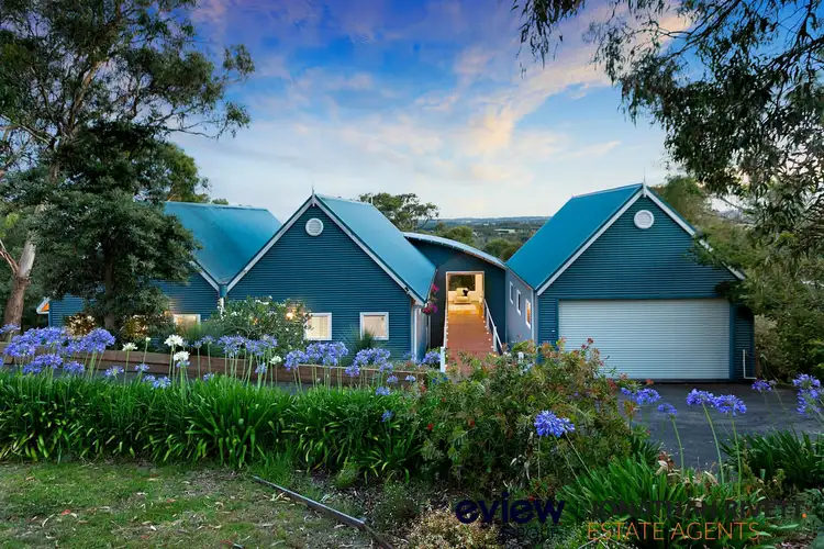 18-20 Eumeralla Grove, Mount Eliza VIC 3930