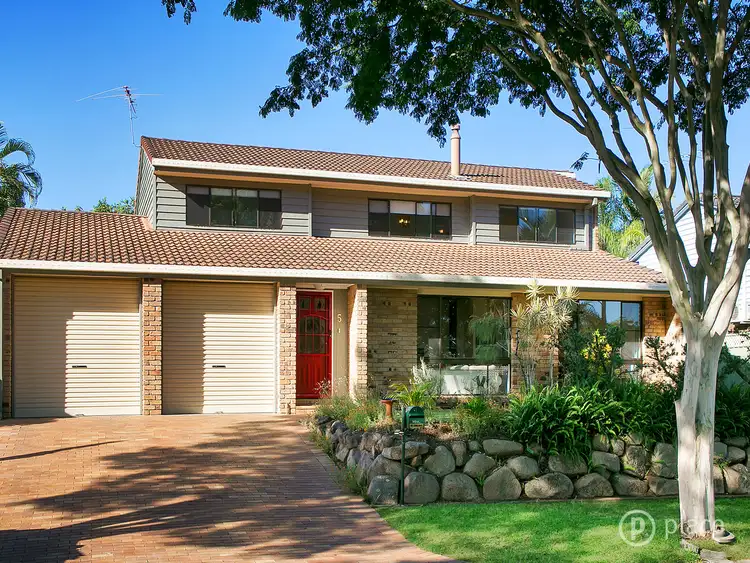 5 Halmore Place, Chapel Hill QLD 4069