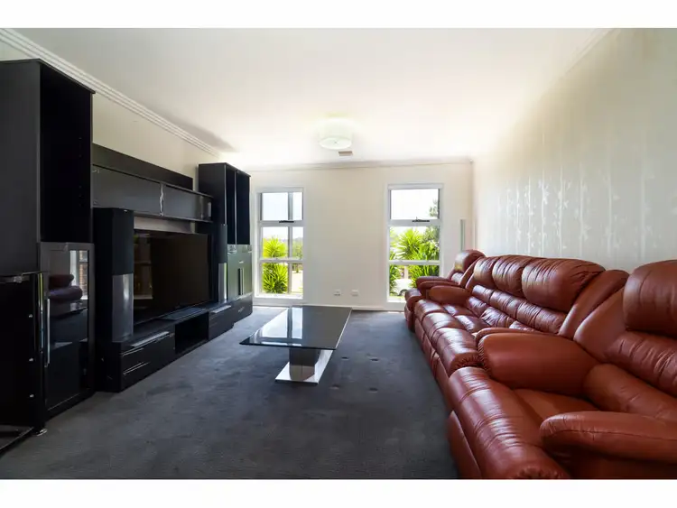 Fifth view of Homely house listing, 2 Craig Circuit, Leneva VIC 3691