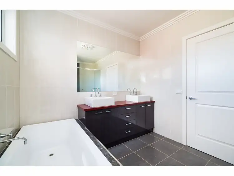 Seventh view of Homely house listing, 2 Craig Circuit, Leneva VIC 3691