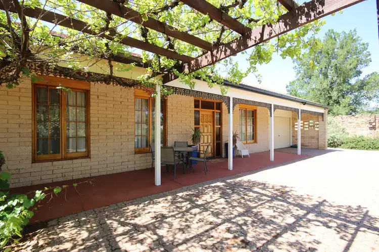 10 Bridge Street East, Burra SA 5417