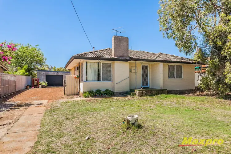 24 Longhurst Way, Queens Park WA 6107