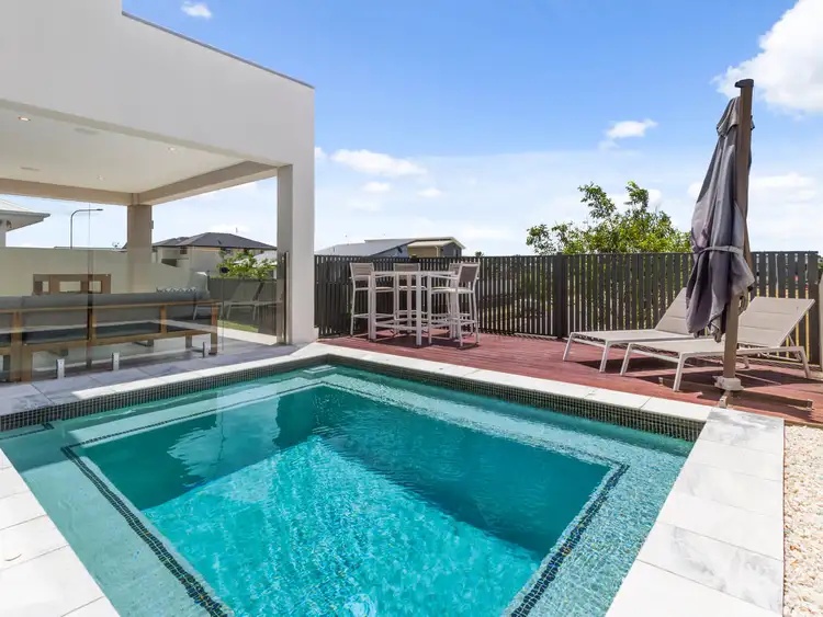 52 Grant Avenue, Hope Island QLD 4212