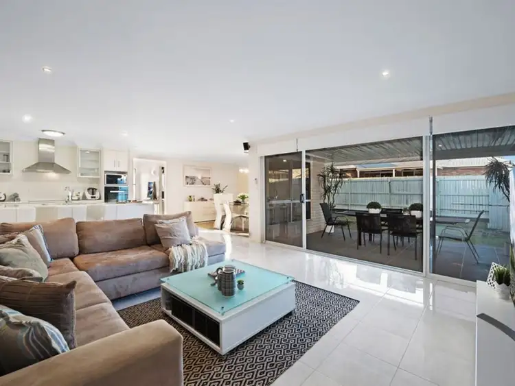 6 Ace Drive, Glenvale QLD 4350