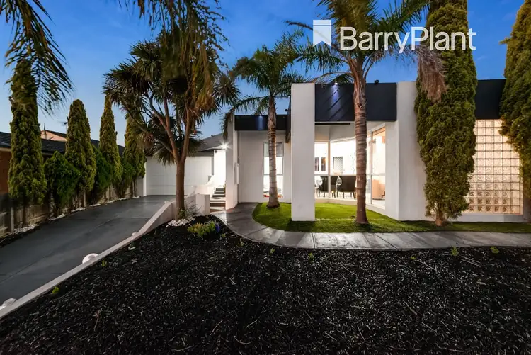 4 Taree Close, Pakenham VIC 3810