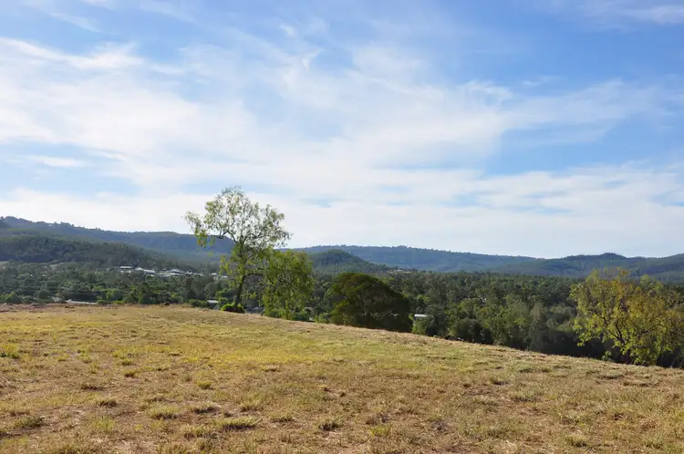 5 Skyline Drive, Withcott QLD 4352