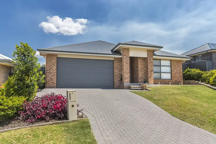 2 Perly Grove, Cameron Park NSW 2285