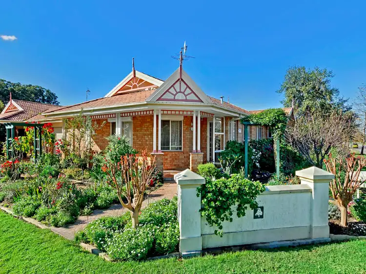 13 Woodbury Park Drive, Mardi NSW 2259