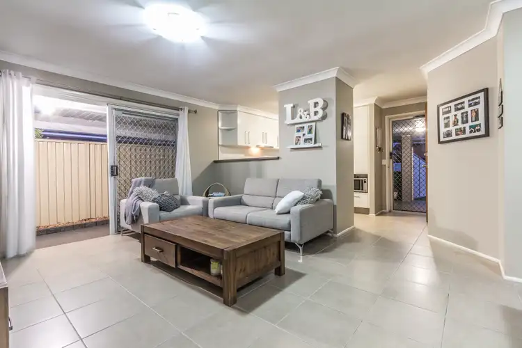 2/143 Central Street, Labrador QLD 4215