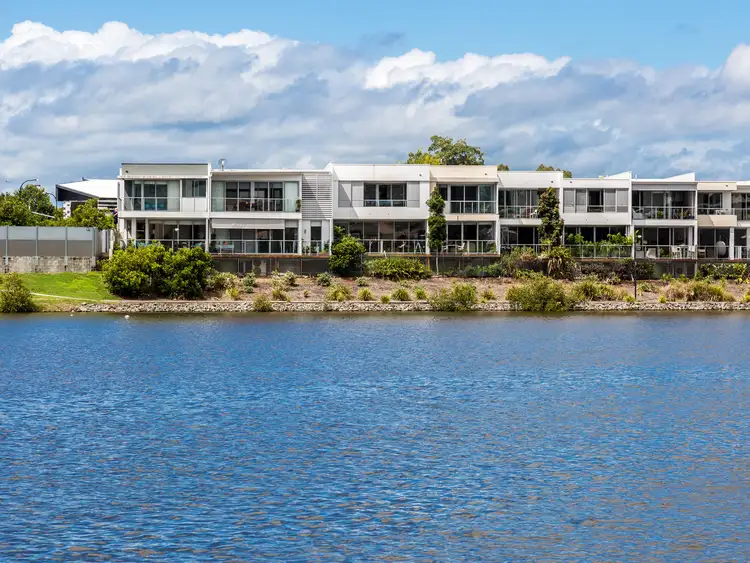 4/9 South Bay Drive, Varsity Lakes QLD 4227