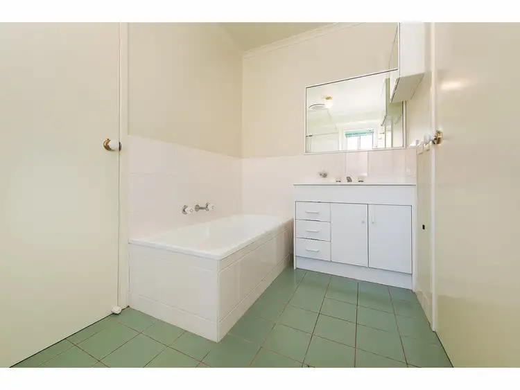 Sixth view of Homely house listing, 5 Hogan Court, West Wodonga VIC 3690