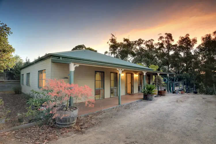 23 Devon Avenue, Cockatoo VIC 3781