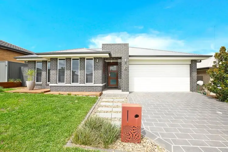 6 Domus Street, Glenmore Park NSW 2745