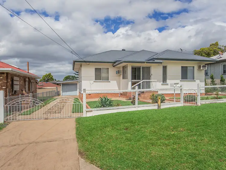 11 Rogers Street, Silkstone QLD 4304