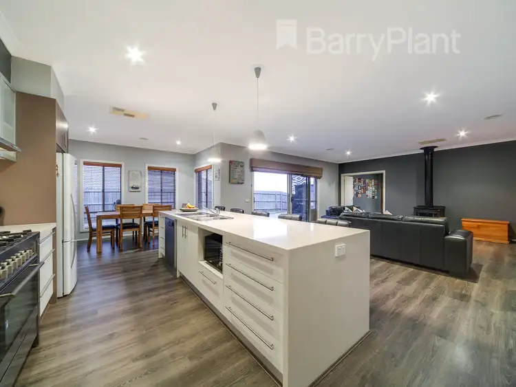 Fifth view of Homely house listing, 8 Mayfair Drive, Drouin VIC 3818