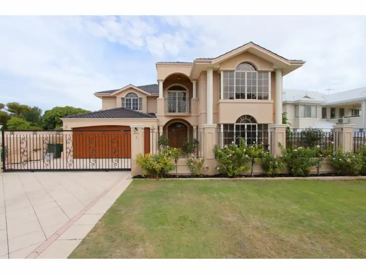 3 Dunvegan Road, Applecross WA 6153
