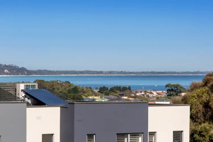 10 Outrigger Place, Safety Beach VIC 3936