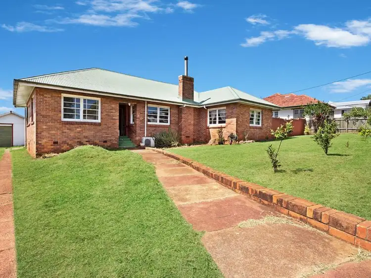 6 Second Avenue, Harristown QLD 4350