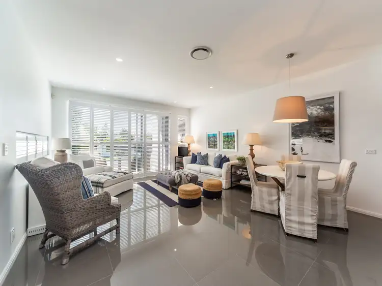 2/24 Drake Avenue, Paradise Point QLD 4216