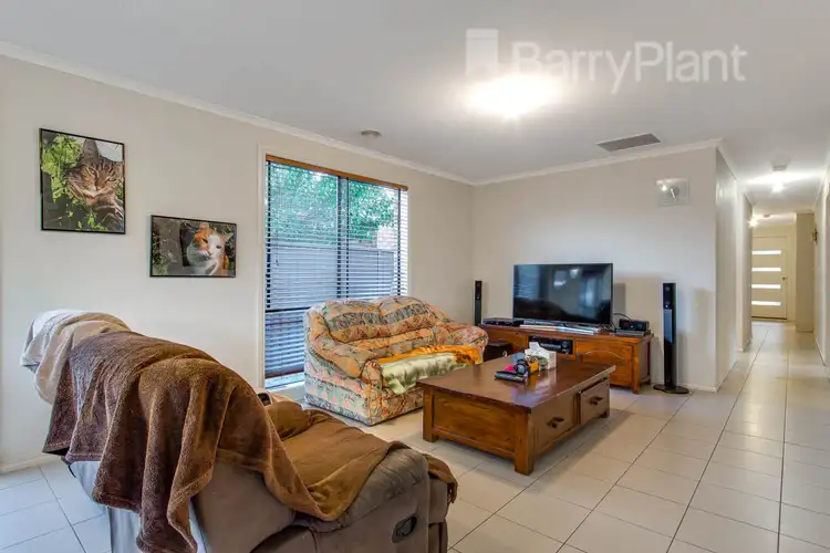 Fifth view of Homely house listing, 10 Dianella Close, Pakenham VIC 3810