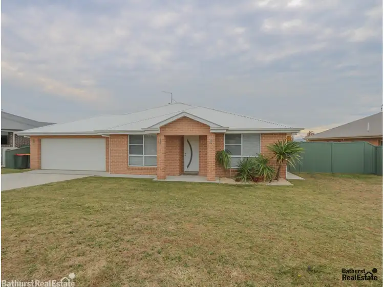 13 Freeman Circuit, Llanarth NSW 2795