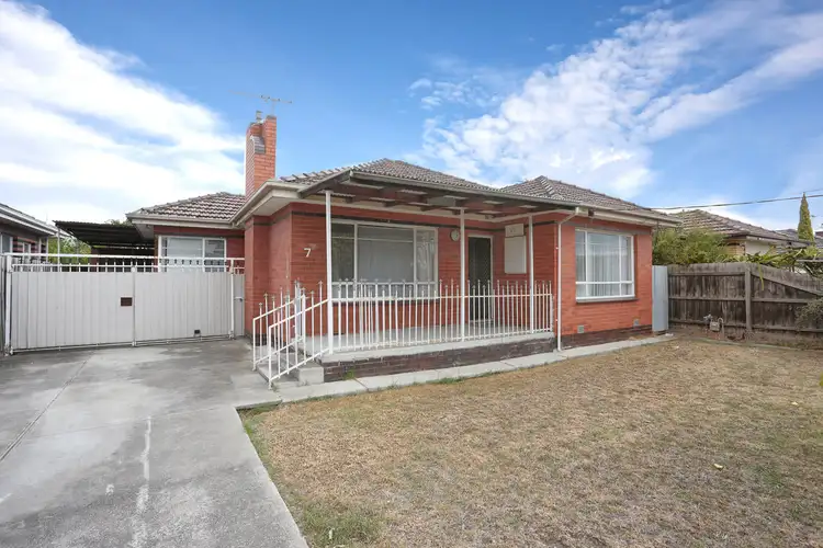 7 Lachlan Road, Sunshine West VIC 3020