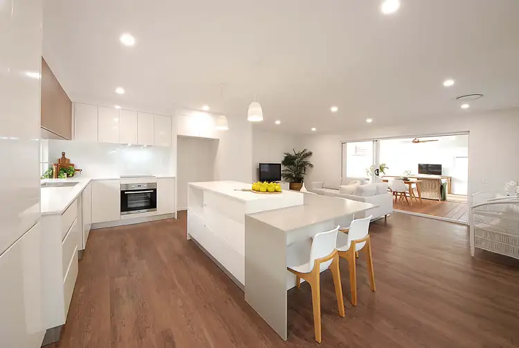 11 Auk Avenue, Burleigh Waters QLD 4220