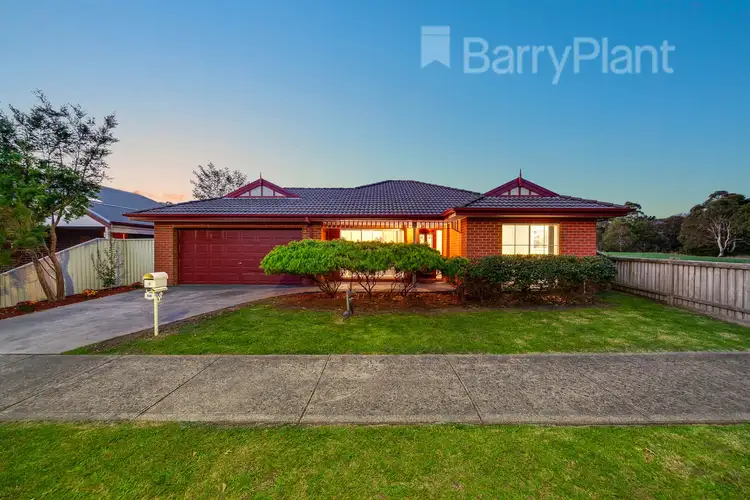 6 Mitchell Close, Pakenham VIC 3810