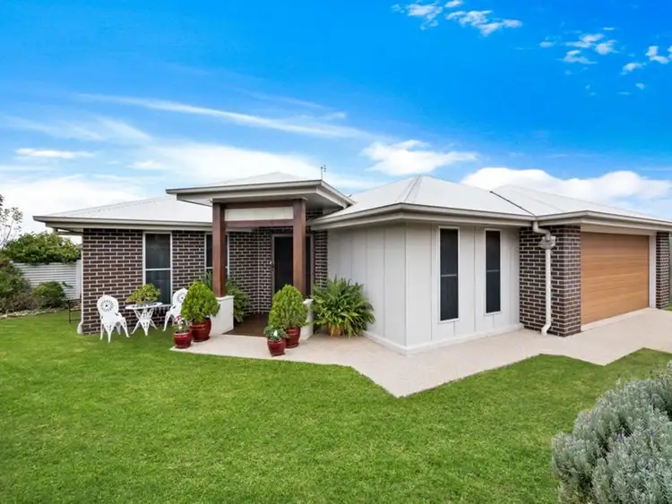 8 Pelling Court, Westbrook QLD 4350