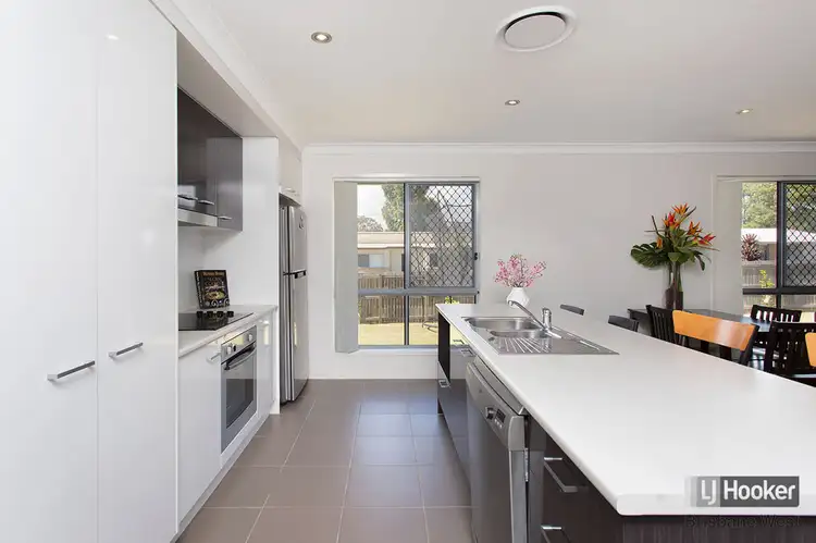 10 Asher Place, Moggill QLD 4070