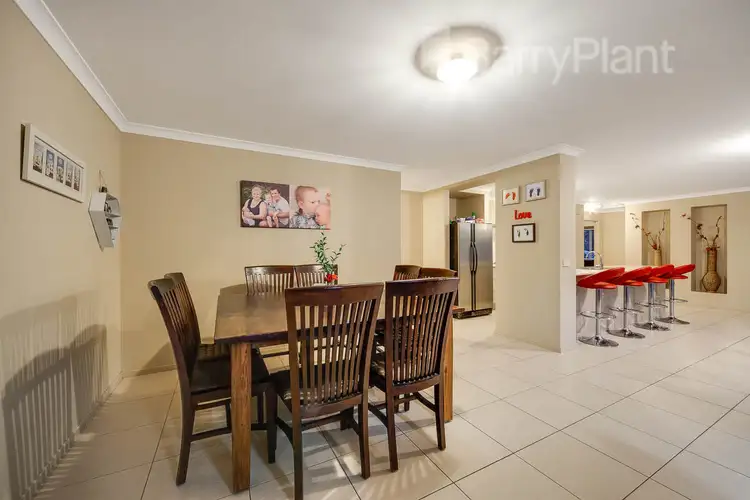 Fifth view of Homely house listing, 3 Oberon Place, Drouin VIC 3818