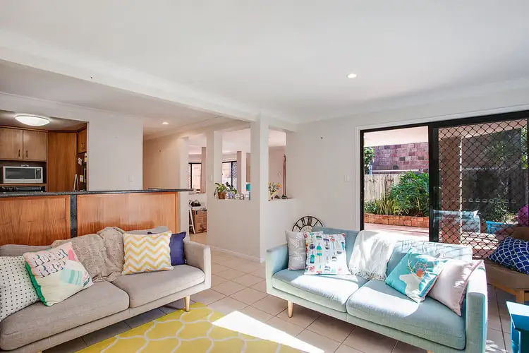 2/57 Albion Avenue, Miami QLD 4220