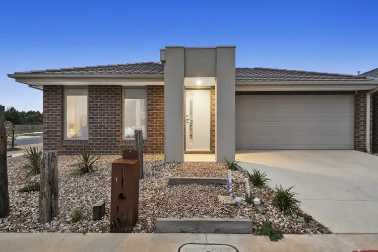 1 Beaumont Avenue, Charlemont VIC 3217