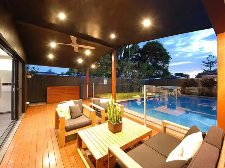 90 Albion Avenue, Miami QLD 4220