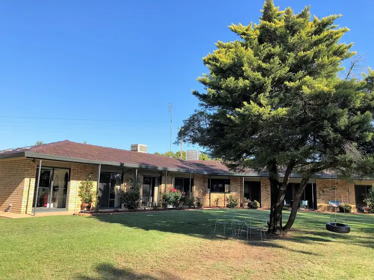 23 Parkes Road, Forbes NSW 2871