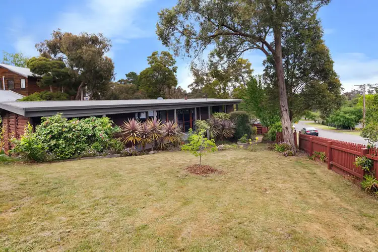 33 Marina Drive, Mount Clear VIC 3350