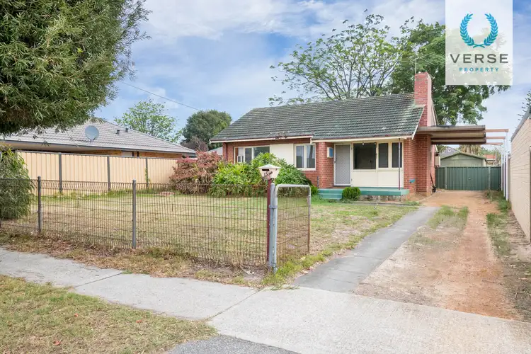 18 Barnsley Street, Queens Park WA 6107
