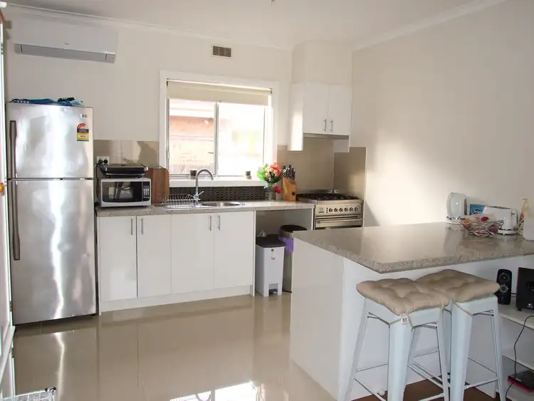 2/4 York, Moe VIC 3825