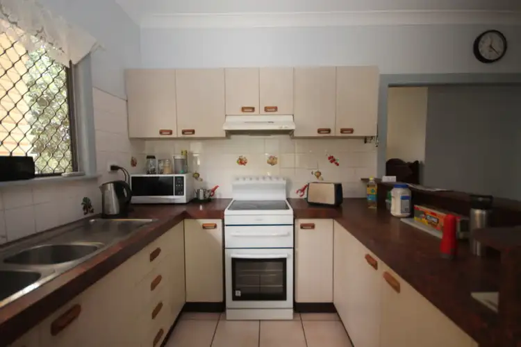Second view of Homely house listing, 32 Parkview Avenue, Wynnum QLD 4178