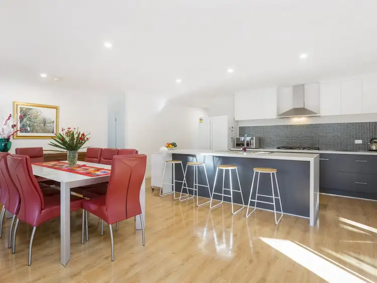 10 Windmill Parade, Mount Martha VIC 3934
