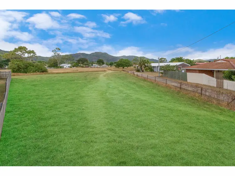 16 Josephine Crescent, Rasmussen QLD 4815